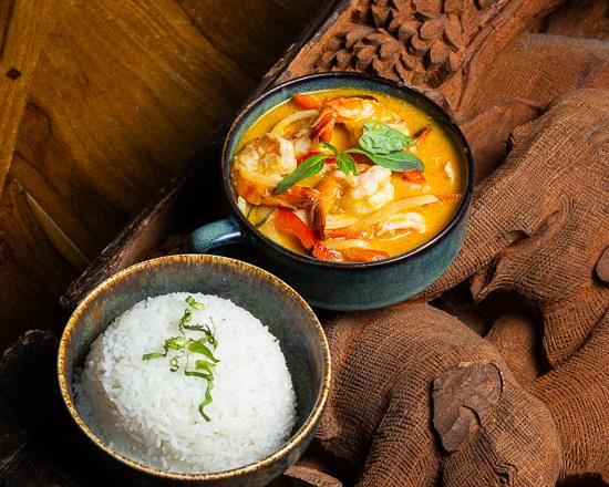 Belles Crevettes cuisinées au lait de coco et curry