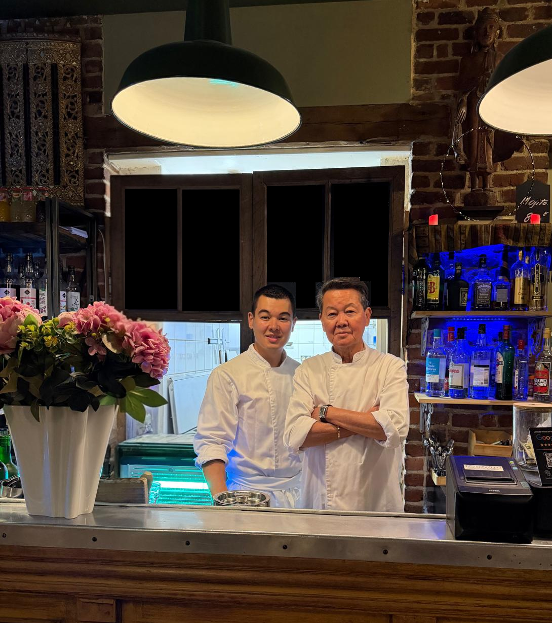 Chef Kim et Bruce, père et fils, propriétaires du restaurant Le Bistrot Thaï à Lille Vieux-Lille